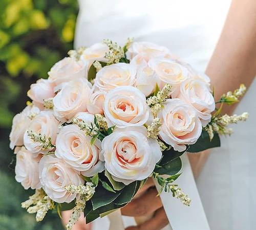 What are some popular flowers for wedding bouquets and center pieces?